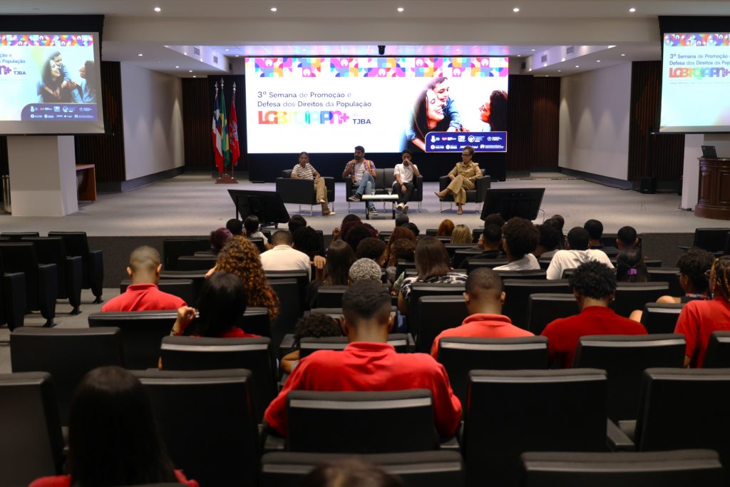 Luzes da diversidade: prédios do Judiciário baiano ganham as cores do Orgulho LGBTQIAPN+