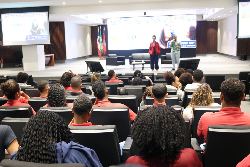 Luzes da diversidade: prédios do Judiciário baiano ganham as cores do Orgulho LGBTQIAPN+