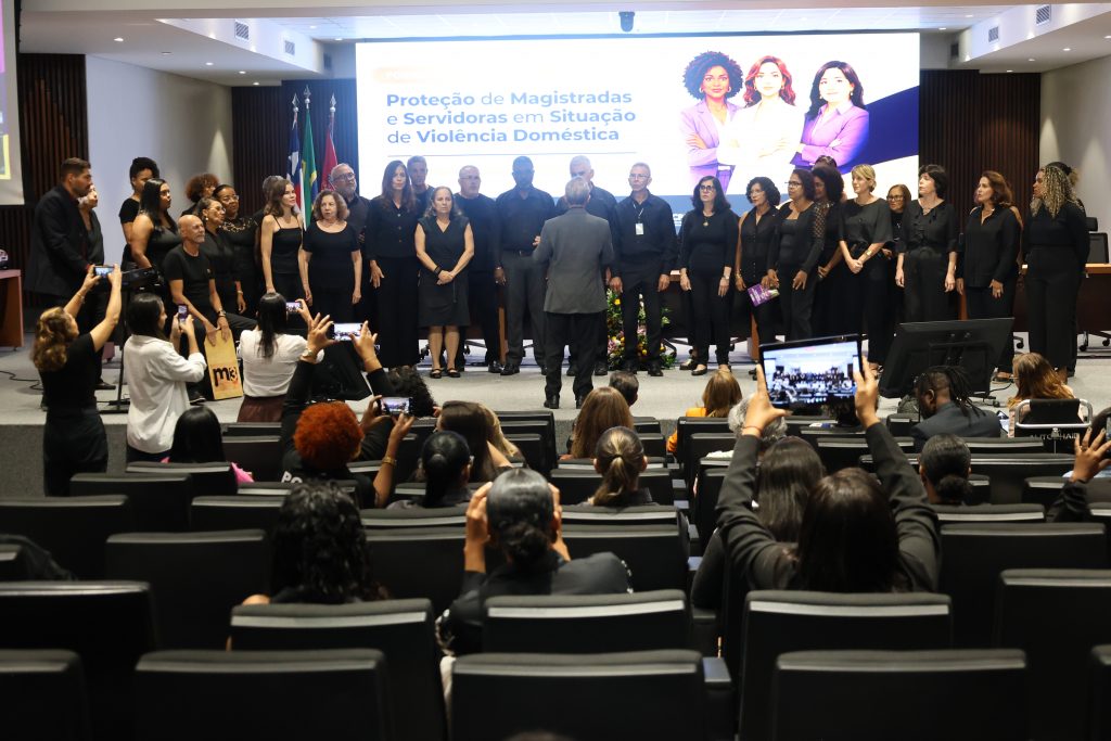 TJBA fortalece o enfrentamento à violência contra a mulher com solenidade para implementação do protocolo POP 5 e inauguração do Banco Vermelho