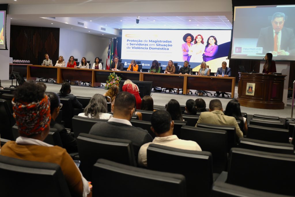 TJBA fortalece o enfrentamento à violência contra a mulher com solenidade para implementação do protocolo POP 5 e inauguração do Banco Vermelho