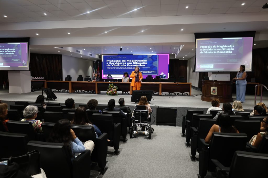 TJBA fortalece o enfrentamento à violência contra a mulher com solenidade para implementação do protocolo POP 5 e inauguração do Banco Vermelho