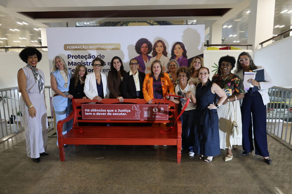 TJBA fortalece o enfrentamento à violência contra a mulher com solenidade para implementação do protocolo POP 5 e inauguração do Banco Vermelho