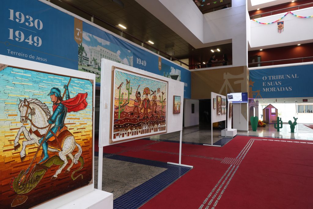 17/06/2026 - Exposição de Mosaicos em Papel no átrio do TJBA  