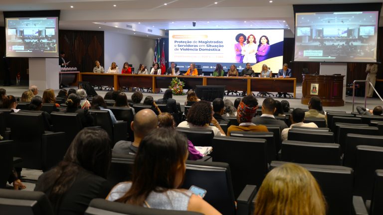 TJBA fortalece o enfrentamento à violência contra a mulher com solenidade para implementação do protocolo POP 5 e inauguração do Banco Vermelho   
