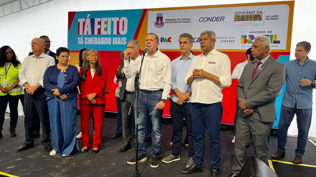 TJBA reforça promoção da cidadania com entrega de títulos de regularização fundiária em Feira de Santana