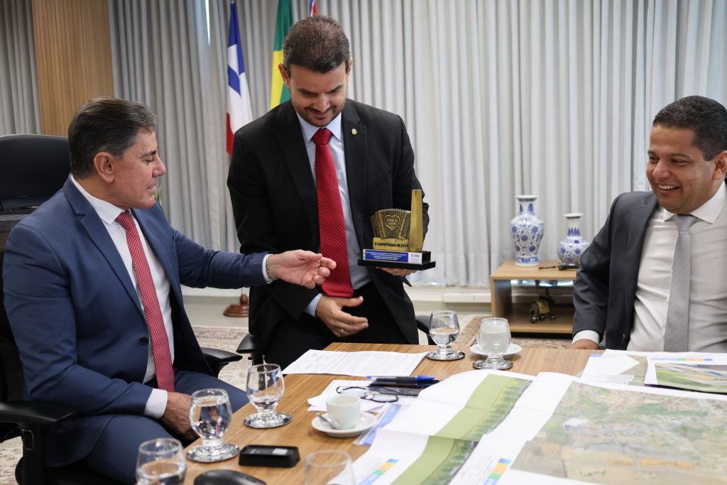 20/07/2026 - Presidente do TJBA recebe autoridades políticas do município de Senhor do Bonfim  