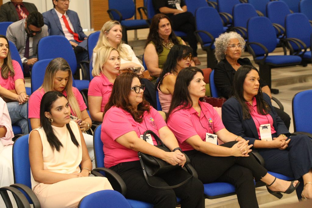 Roda de Conversa em Ilhéus destaca necessidade de dar visibilidade à violência doméstica e buscar soluções; programação inclui mutirão de audiências   