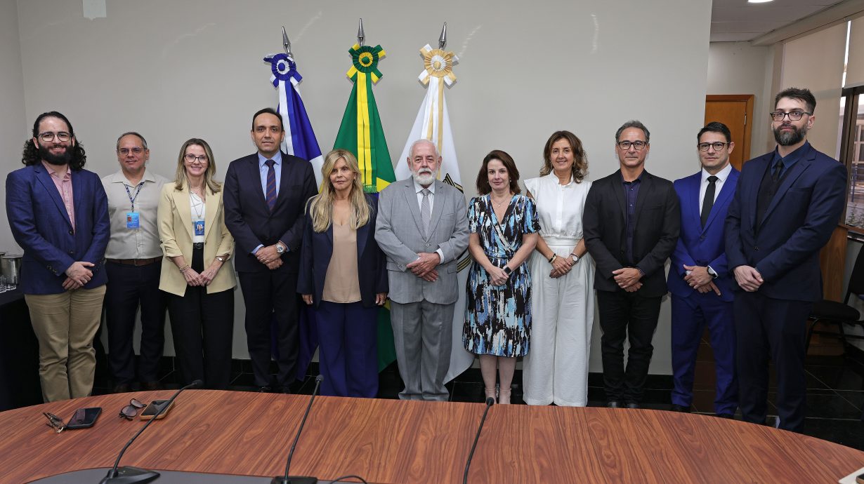 Comitiva do TJBA conhece ferramenta de inteligência artificial do TJMT voltada à análise de recursos especiais   
