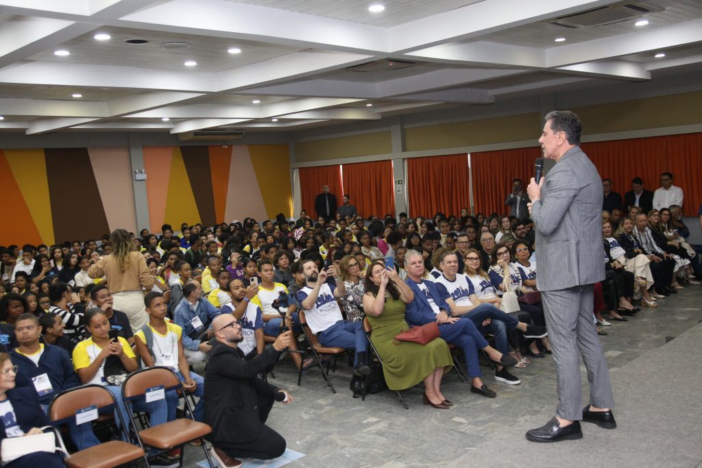 "Quero assegurar a cada estudante, a cada família de Ilhéus e a toda a população que o Judiciário da Bahia está acessível e atuante", destaca o Presidente do TJBA no lançamento do Projeto Direito de Saber