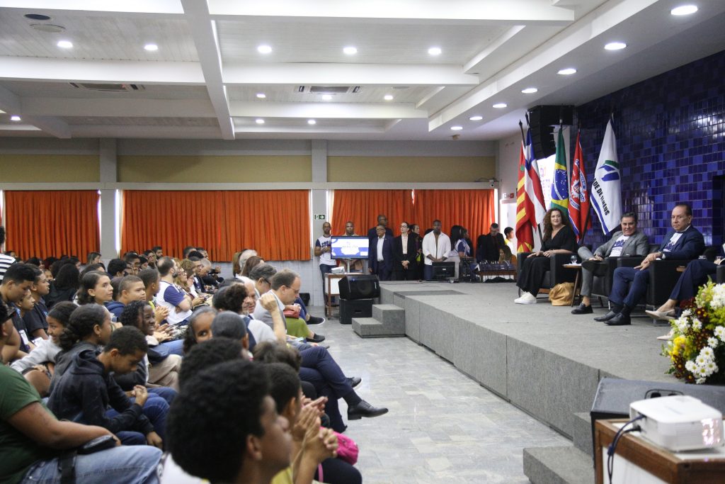 "Quero assegurar a cada estudante, a cada família de Ilhéus e a toda a população que o Judiciário da Bahia está acessível e atuante", destaca o Presidente do TJBA no lançamento do Projeto Direito de Saber