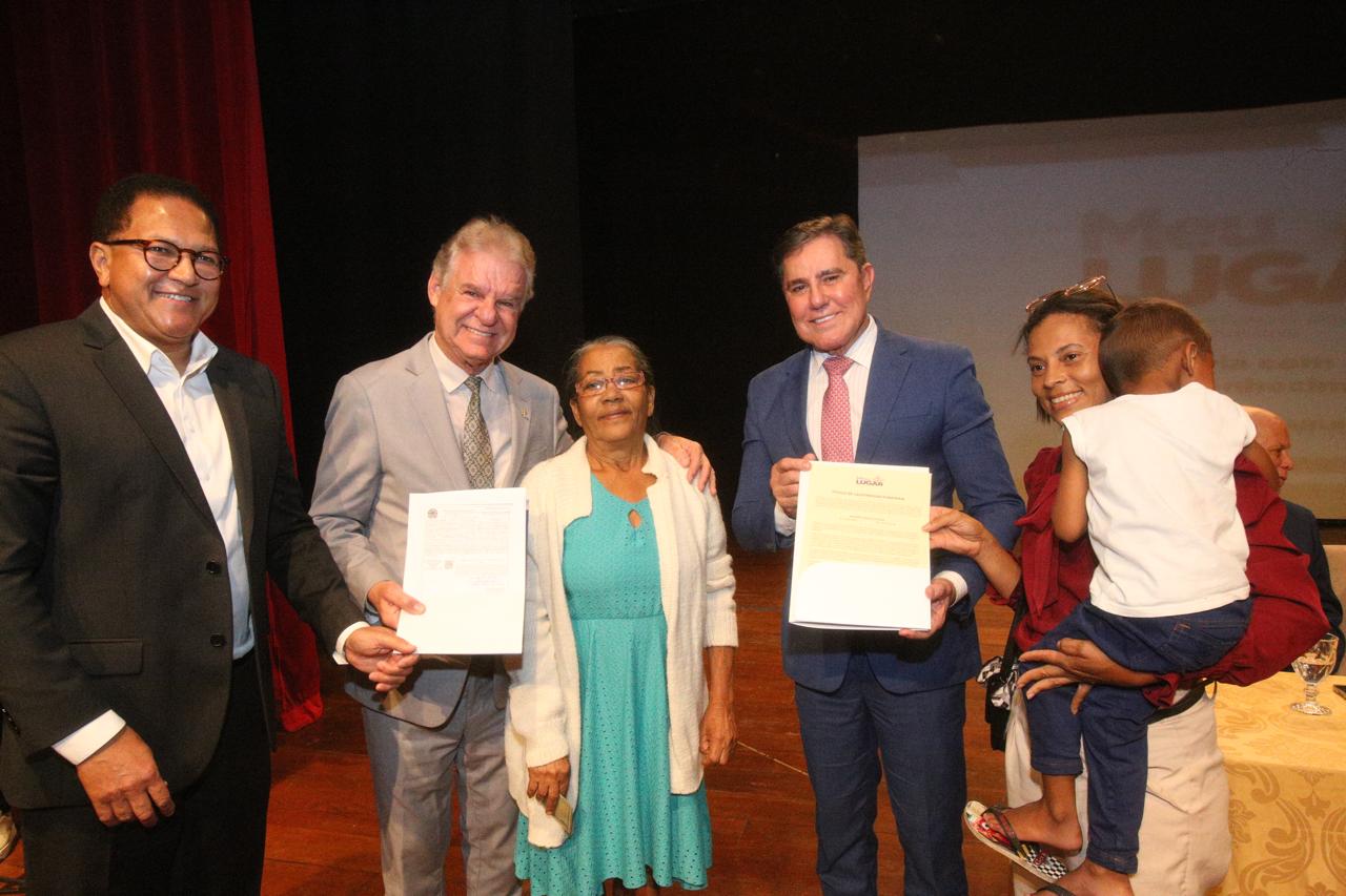 Em Itabuna, TJBA entrega 146 títulos de regularização fundiária; ação amplia acesso ao direito à propriedade e promove segurança jurídica   