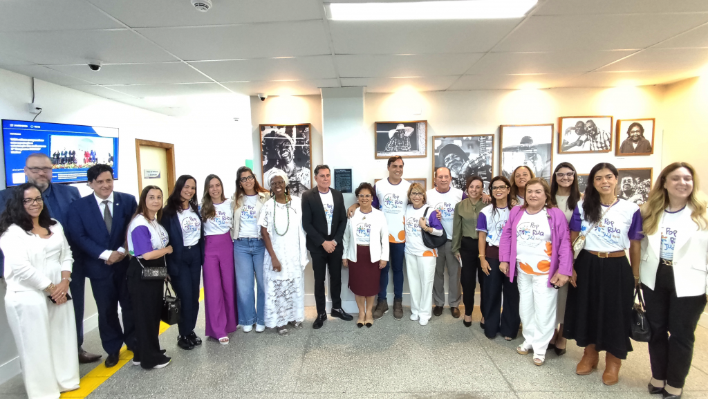 Presidente do TJBA encontra-se com candomblecista que teve foto retirada de galeria no Fórum de Camaçari