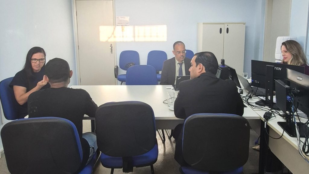 Participação de intérprete de Libras garante oitiva de vítima e testemunha de importunação sexual no Mutirão de Audiências Criminais, em Jequié