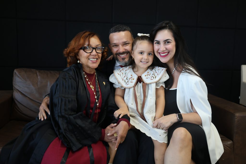 Desembargadora Joanice Guimarães é homenageada em sua última sessão do Tribunal Pleno