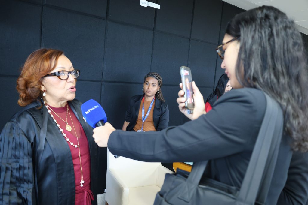 Desembargadora Joanice Guimarães é homenageada em sua última sessão do Tribunal Pleno