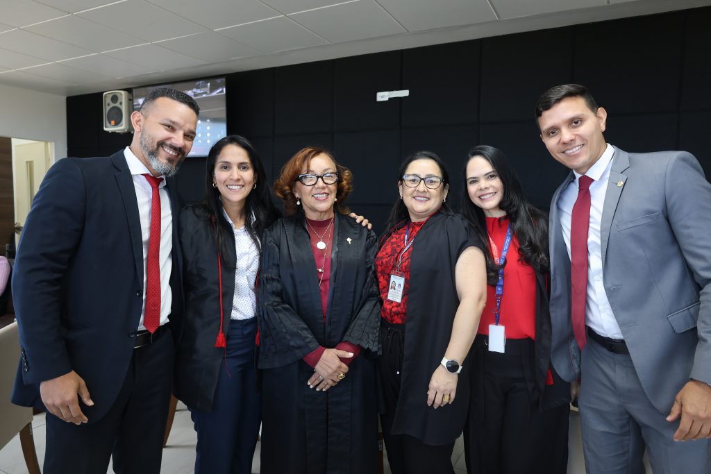 Desembargadora Joanice Guimarães é homenageada em sua última sessão do Tribunal Pleno
