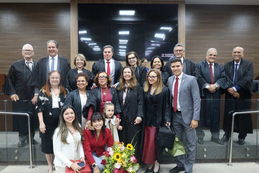 Desembargadora Joanice Guimarães é homenageada em sua última sessão do Tribunal Pleno