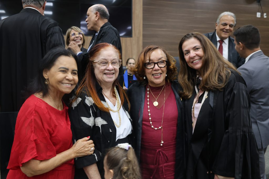 Desembargadora Joanice Guimarães é homenageada em sua última sessão do Tribunal Pleno