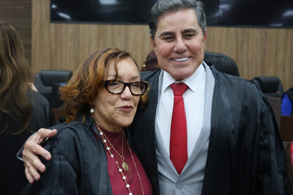 Desembargadora Joanice Guimarães é homenageada em sua última sessão do Tribunal Pleno