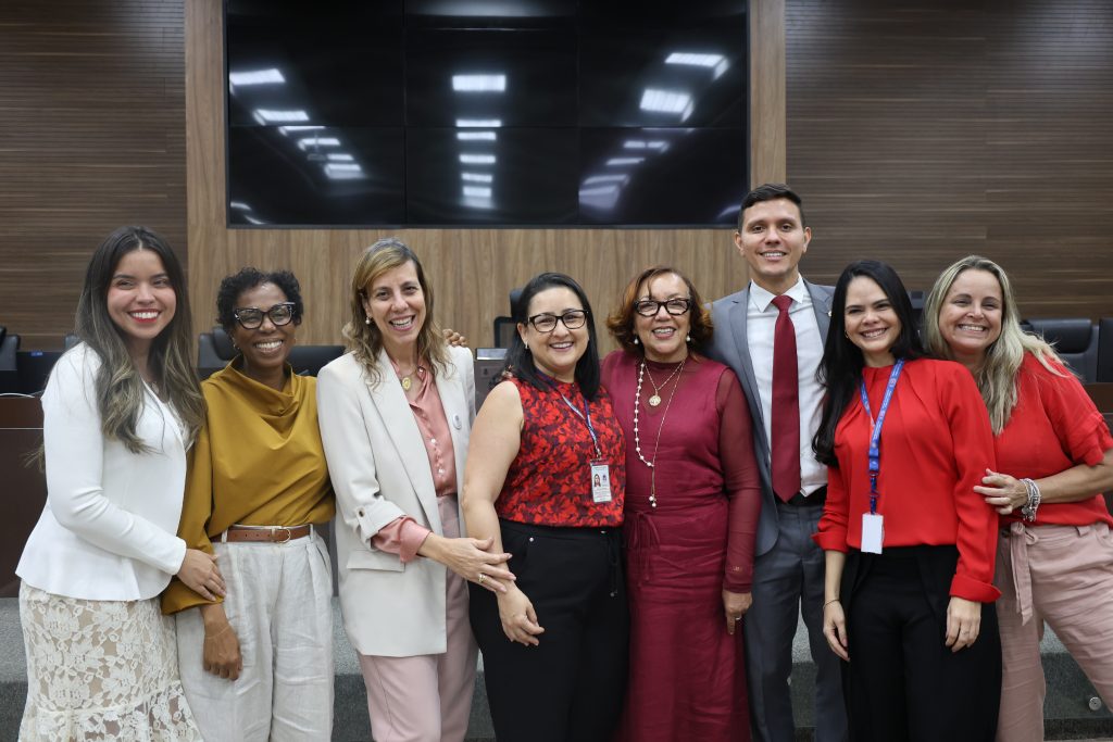 Desembargadora Joanice Guimarães é homenageada em sua última sessão do Tribunal Pleno