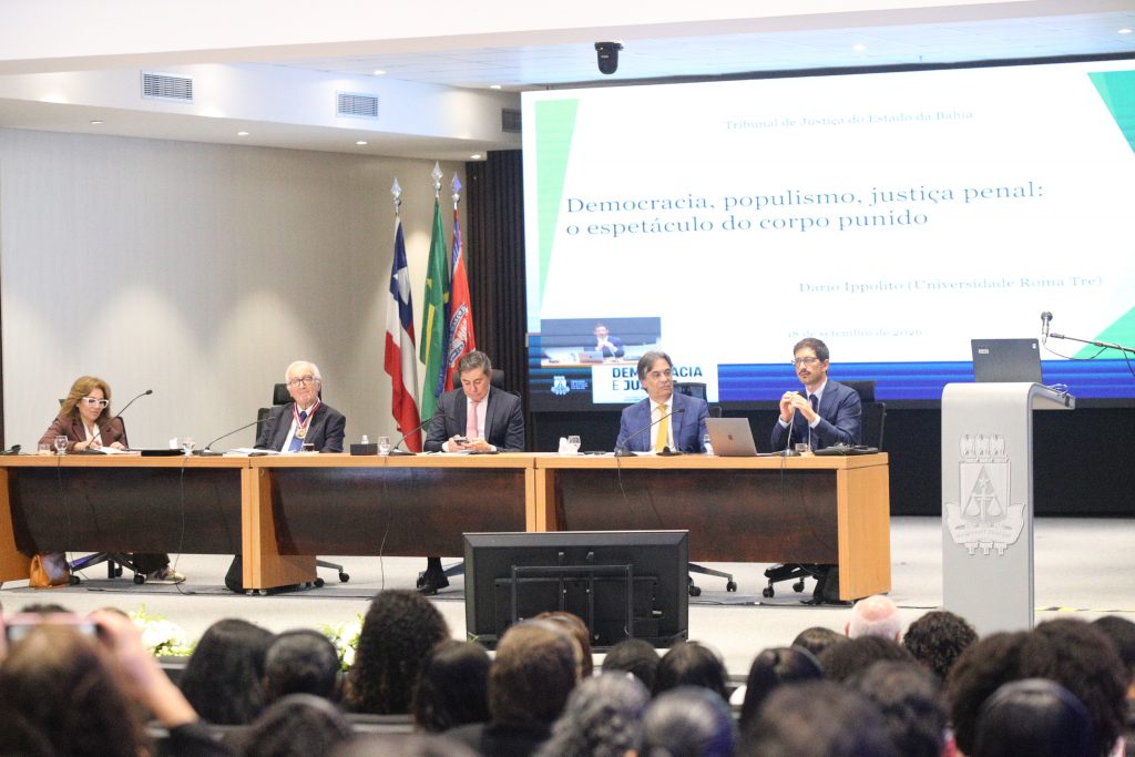 Jurista italiano Luigi Ferrajoli discute democracia, direitos fundamentais e desafios para o futuro no TJBA