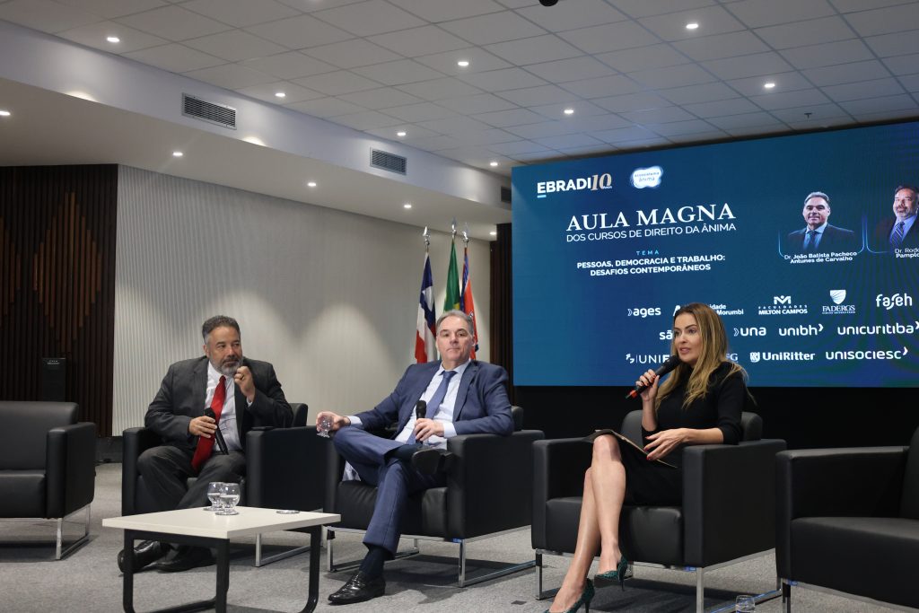 TJBA aproxima estudantes de Direito da prática do Judiciário