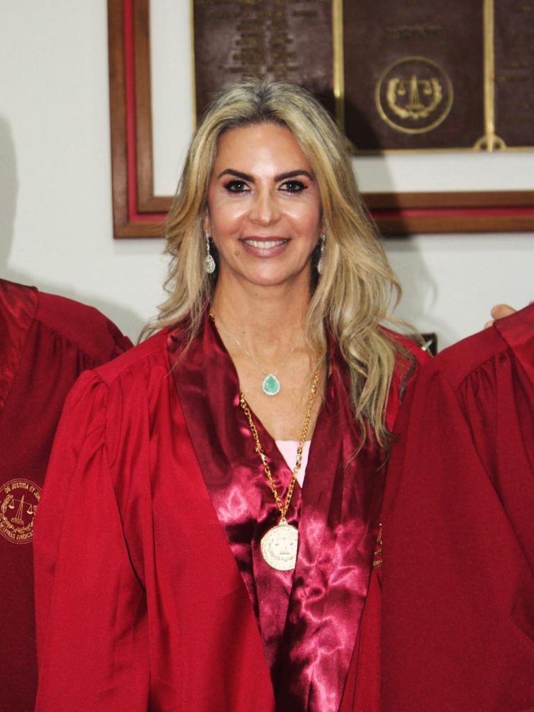 Juíza Fabiana Pellegrino toma posse na Academia de Letras Jurídicas da Bahia
