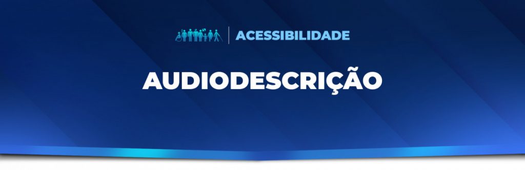 Banner em tons de azul com ícones de pessoas representando diversidade e inclusão no topo a palavra ACESSIBILIDADE ao lado dos ícones. Ao centro, lê-se “AUDIODESCRIÇÃO”.[Fim da descrição].