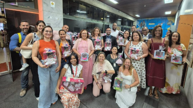 Desembargadora presidente do NJR2G participa da campanha de doação de bonecas para o projeto “Cadê minha boneca preta”